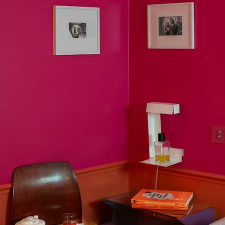 Crayon Hotel 3*