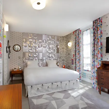 Crayon Hotel 3*