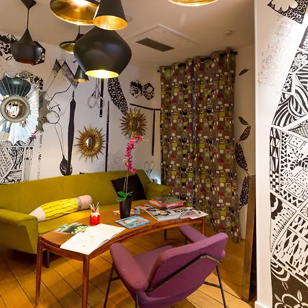 Crayon Hotel